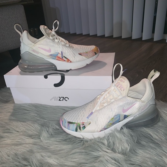 Nike Shoes - NIKE AIRMAX 270s